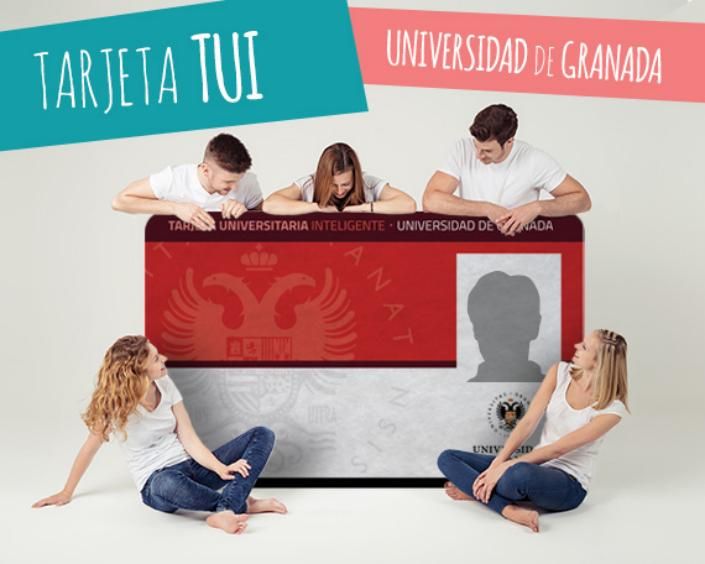 foto con estudiantes y la tarjeta tui